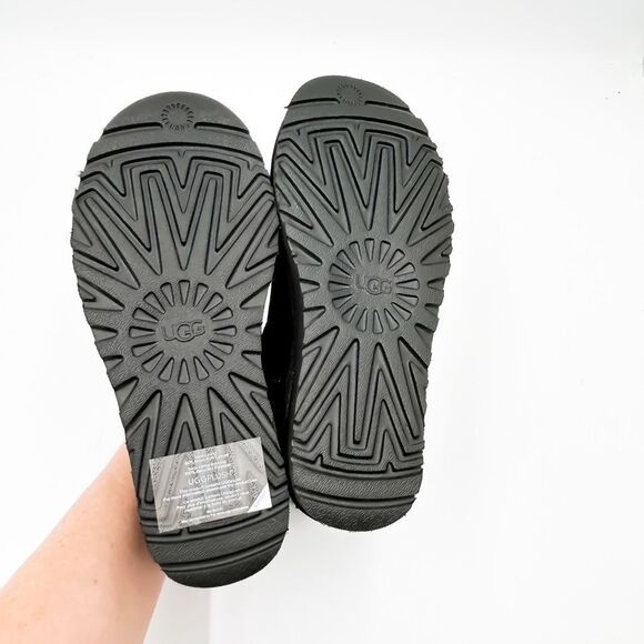 Ugg Classic Ultra Mini Short Boots New in Box Black Size 6 - Picture 6 of 6